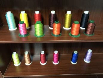 150D / 3 vyšívací nit